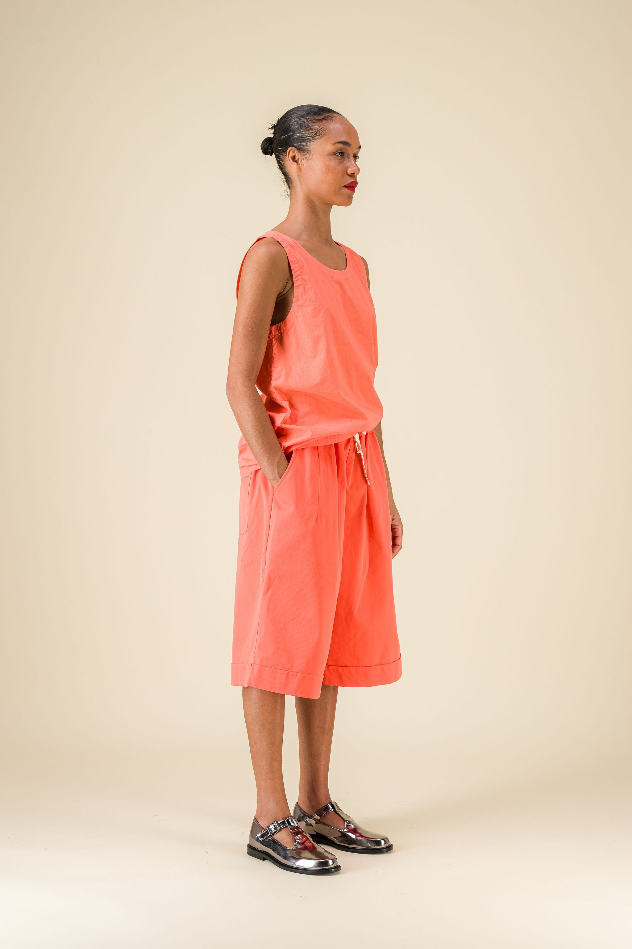 Cama cotton gabardine coral bermudas