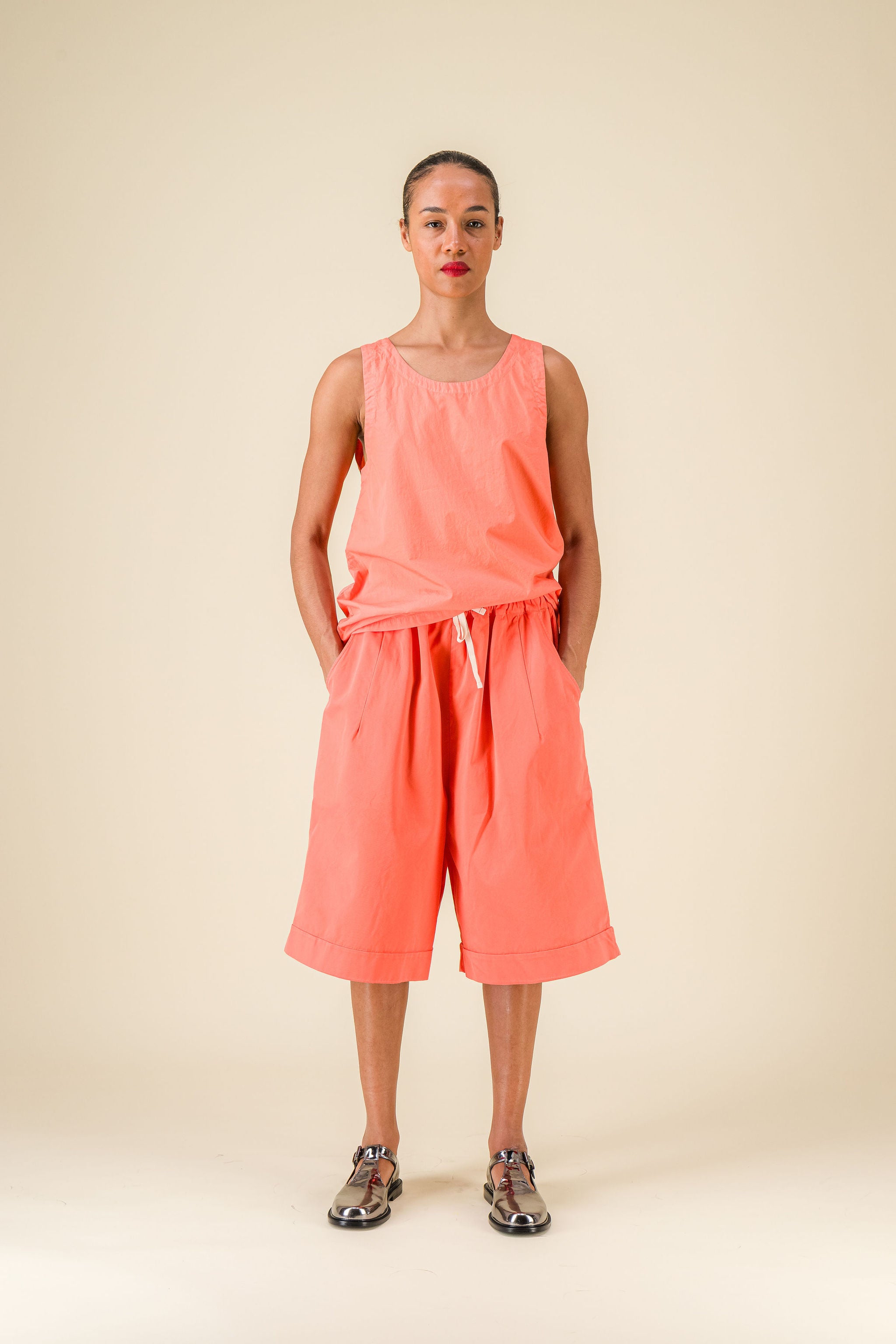 Cama cotton gabardine coral bermudas