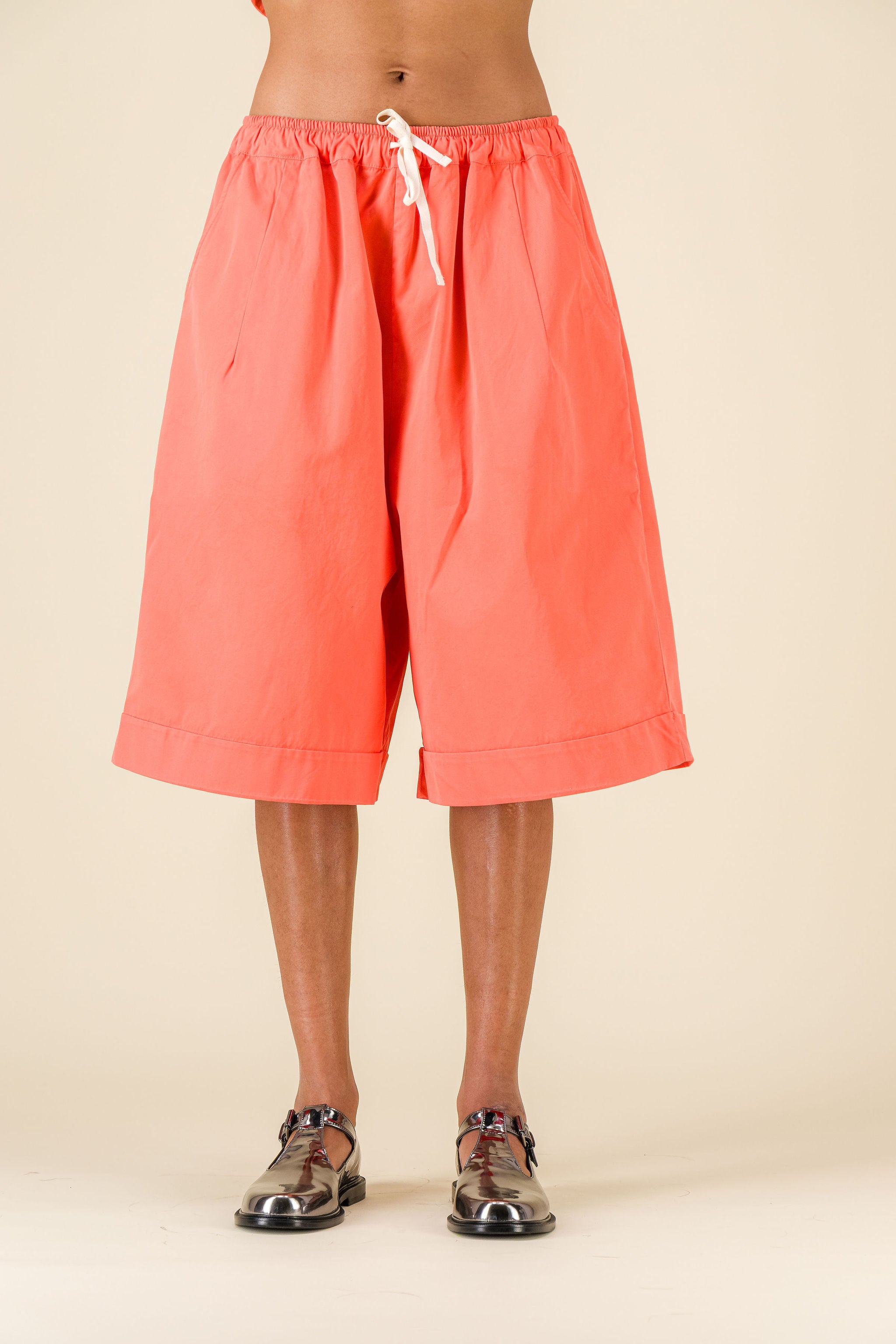 Cama cotton gabardine coral bermudas